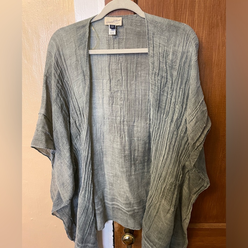 Universal Thread Kimono